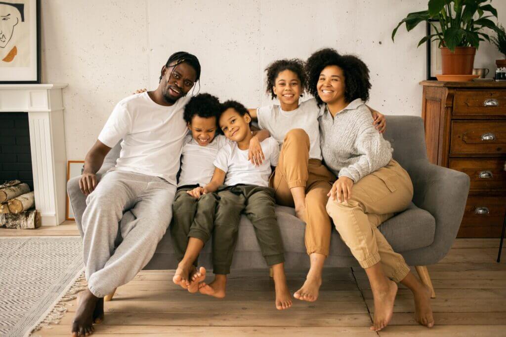 Renovación de residencia permanente en Estados Unidos: pasos y documentación 3 - Urbina Immigration Law. Urbina Immigration Law Services in Georgia pexels monstera production 7114420 - Urbina Immigration Law.
