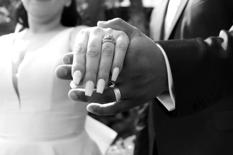 Blog 17 - Urbina Immigration Law. green card por matrimonio