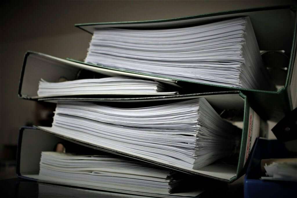 Qué es el Formulario I-485 y cómo solicitar la residencia permanente 3 - Urbina Immigration Law. Debe presentar la documentación de respaldo adecuada traducida al inglés